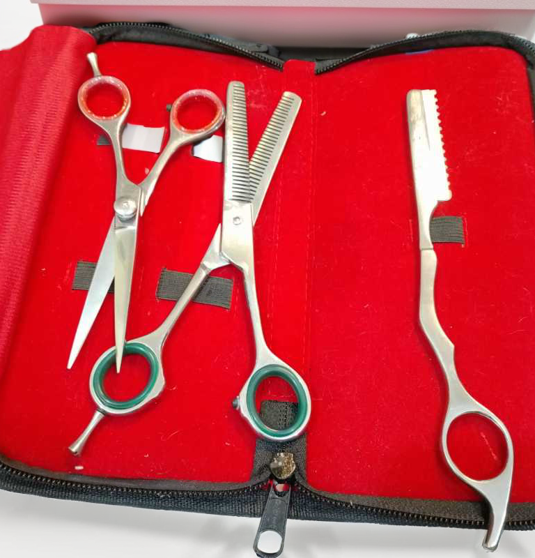 Kit barbeiro 2 Tesouras/1 Desbastador.